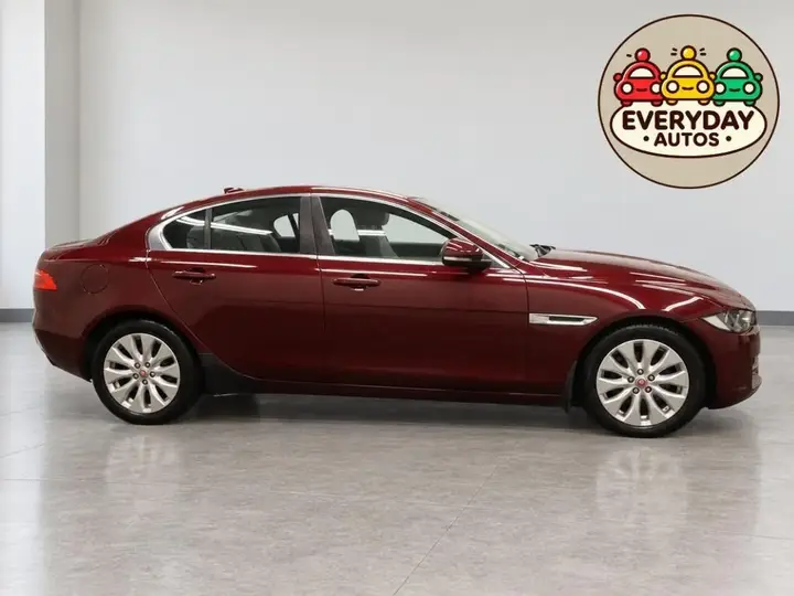 Jaguar Xe 2016 photo 5