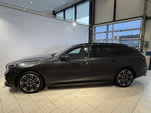 BMW 530E 2026 photo 3