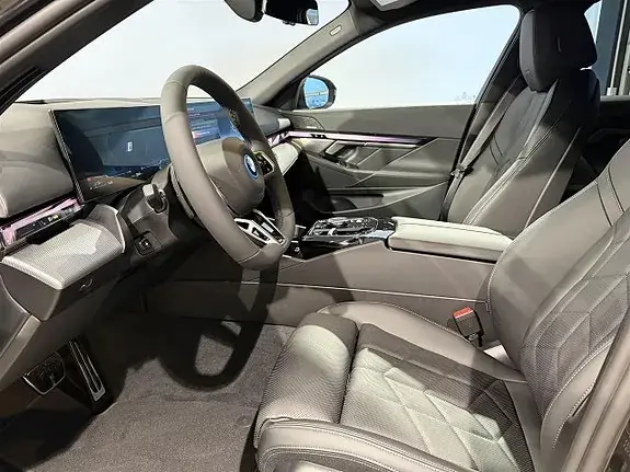 BMW 530E 2026 photo 2