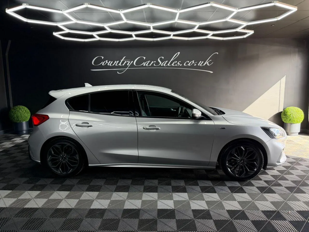 Ford Focus 2020 photo 2