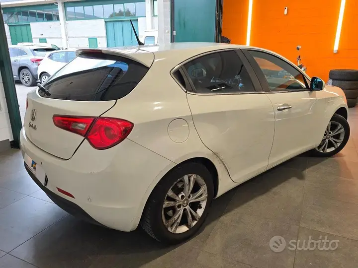 Alfa Romeo Giulietta 2012 photo 5