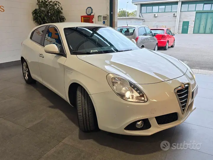 Alfa Romeo Giulietta 2012 photo 3