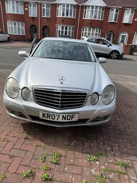 Mercedes-Benz E-Class 2007 photo 2