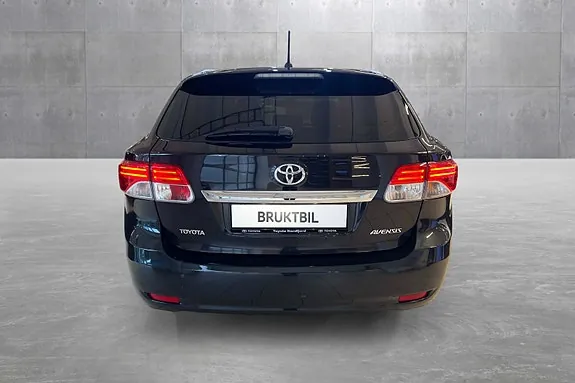 Toyota Avensis 2012 photo 4