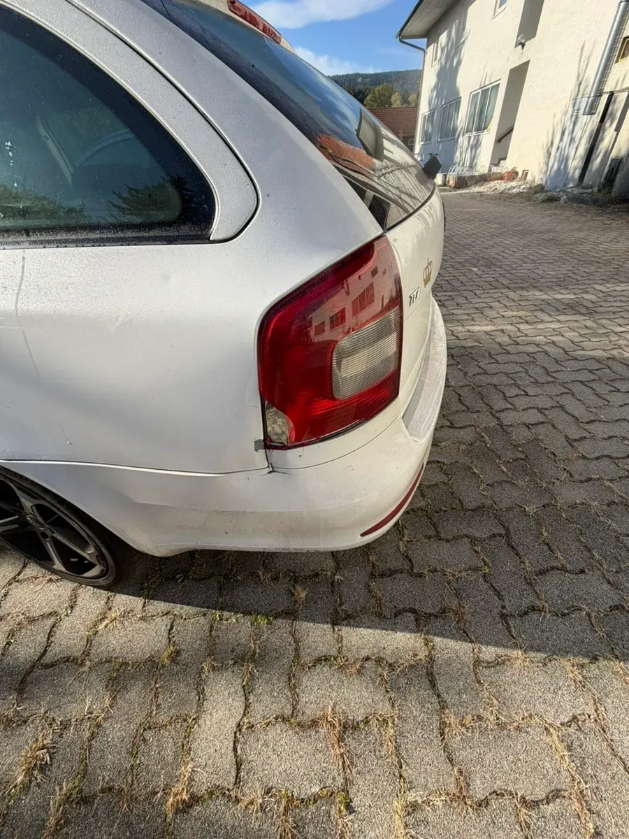 Skoda Octavia 2010 photo 2