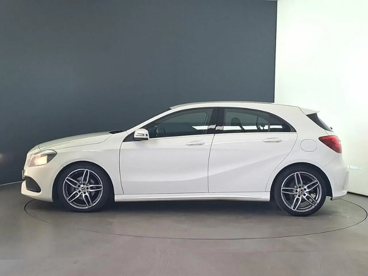 Mercedes-Benz A-Class 2018 photo 4