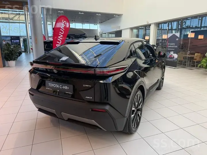 Toyota C-Hr 2026 photo 2