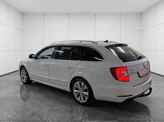 Skoda Superb 2015 photo 5