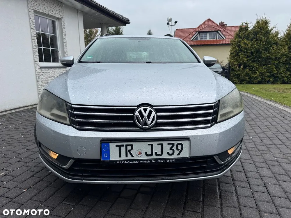 Volkswagen Passat 2011 photo 2