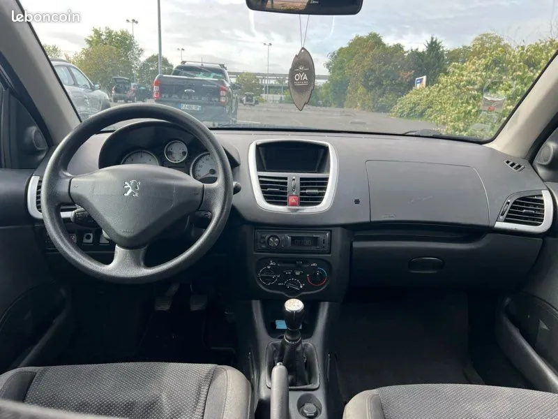 Peugeot 206 2011 photo 3