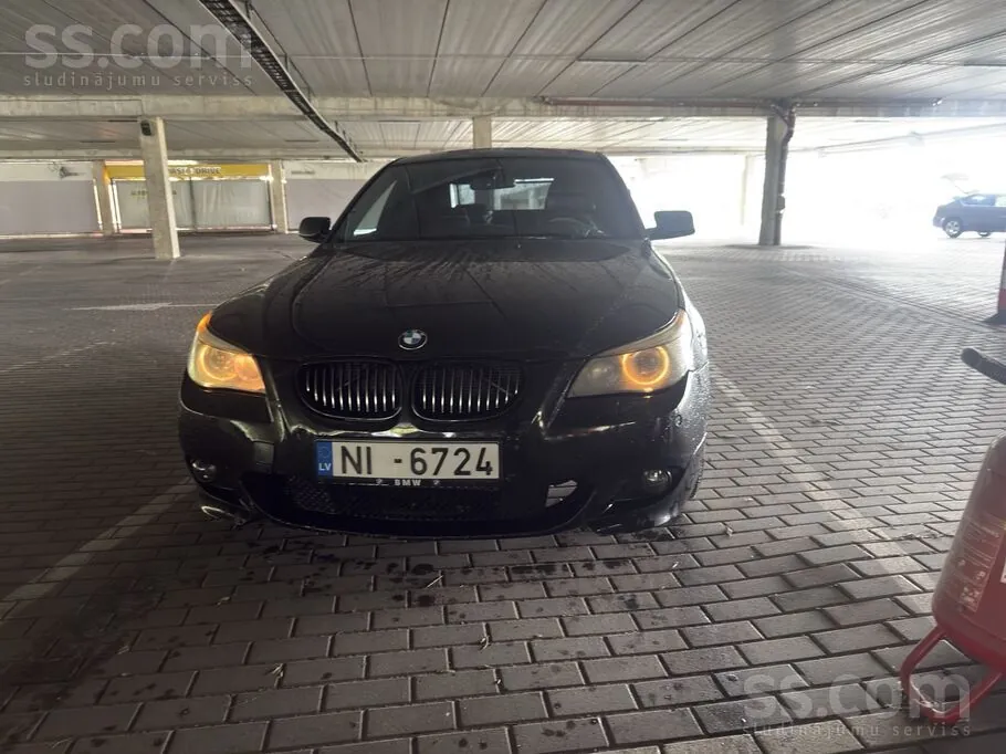BMW E60 2005 photo 2