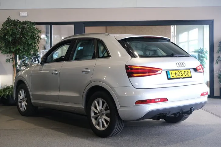 Audi Q3 2012 photo 2