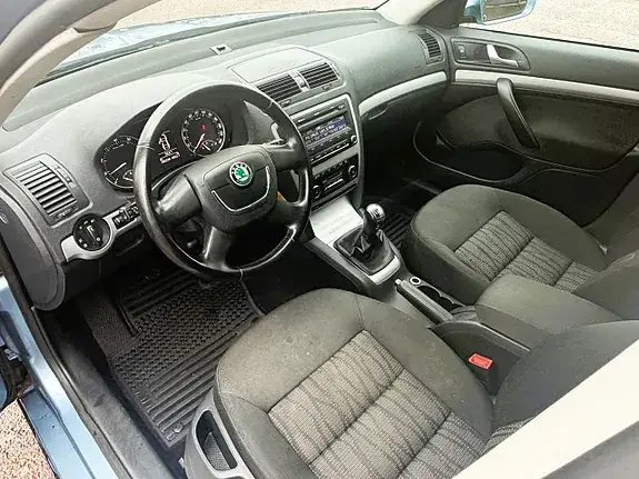 Skoda Octavia 2010 photo 5