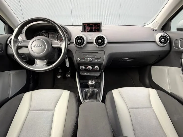 Audi A1 2010 photo 3