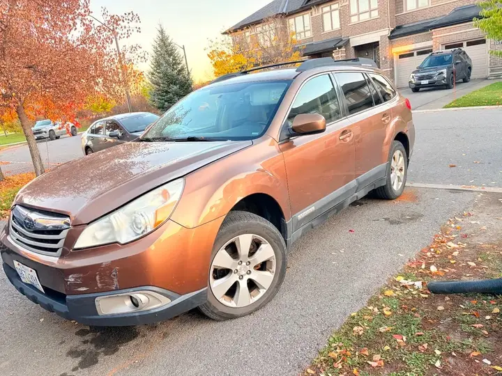 Subaru Outback 2012 photo 2