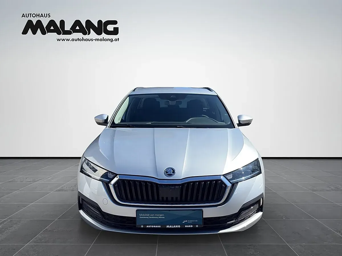 Skoda Octavia 2023 photo 2
