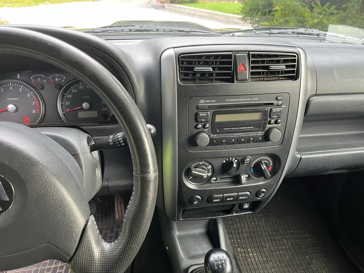 Suzuki Jimny 2013 photo 2