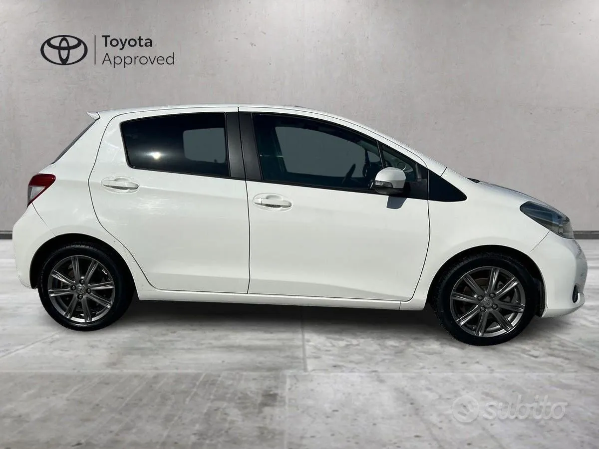 Toyota Yaris 2012 photo 4