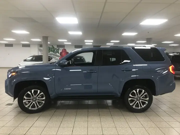 Toyota 4Runner 2026 photo 3