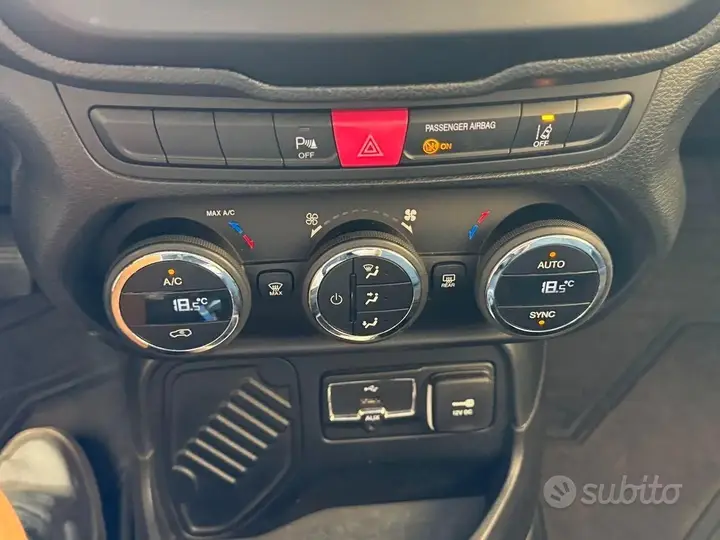 Jeep Renegade 2015 photo 5