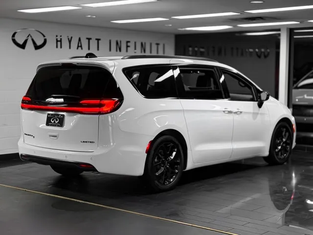 Chrysler Pacifica 2025 photo 5