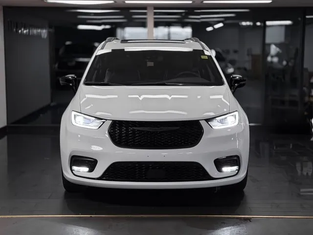 Chrysler Pacifica 2025 photo 3