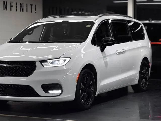 Chrysler Pacifica 2025 photo 2