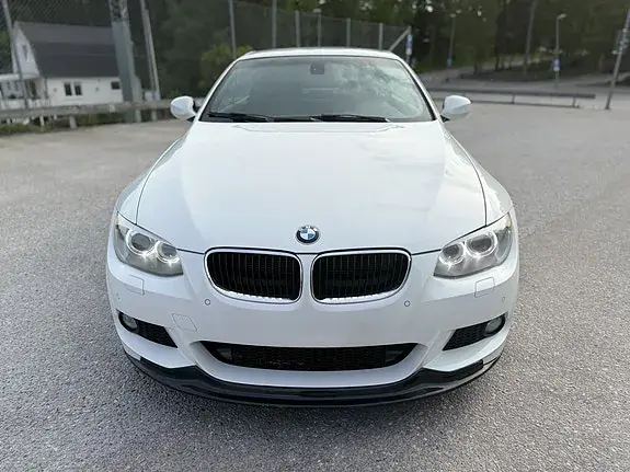 BMW 320D 2010 photo 2