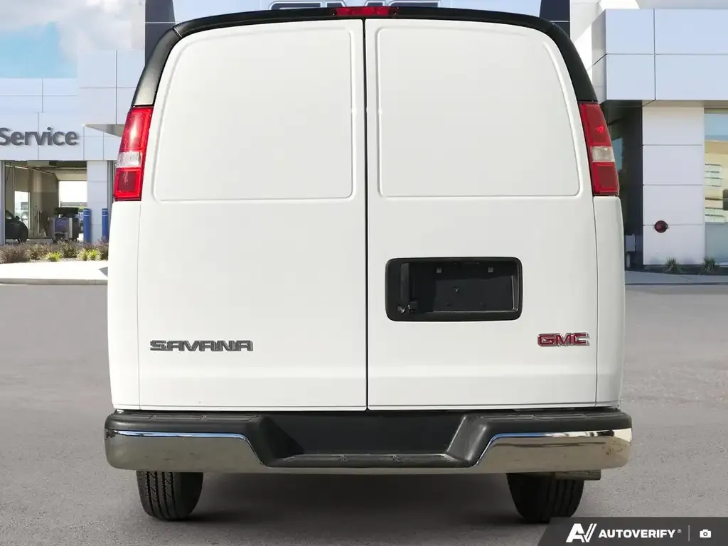 GMC Savana 2025 photo 5