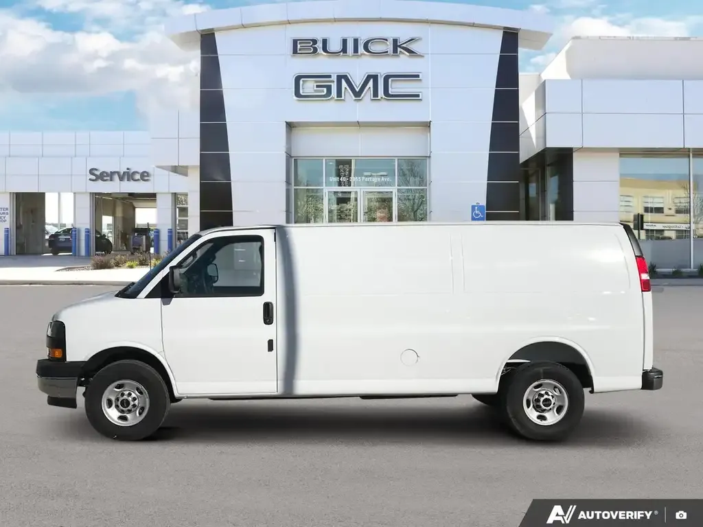 GMC Savana 2025 photo 3