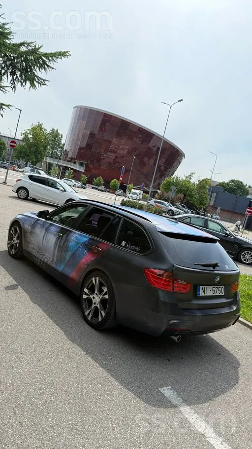 BMW 318 2013 photo 2
