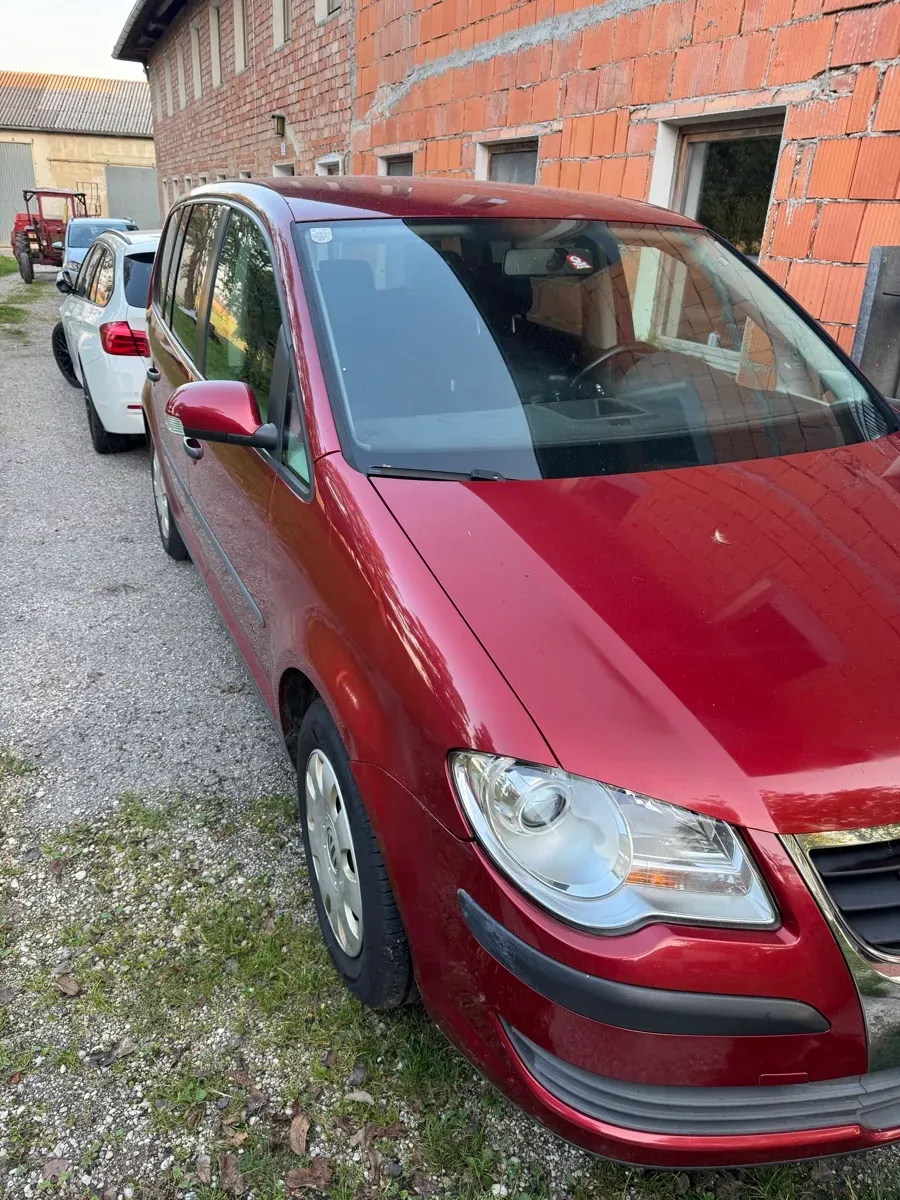 Volkswagen Touran 2009 photo 2