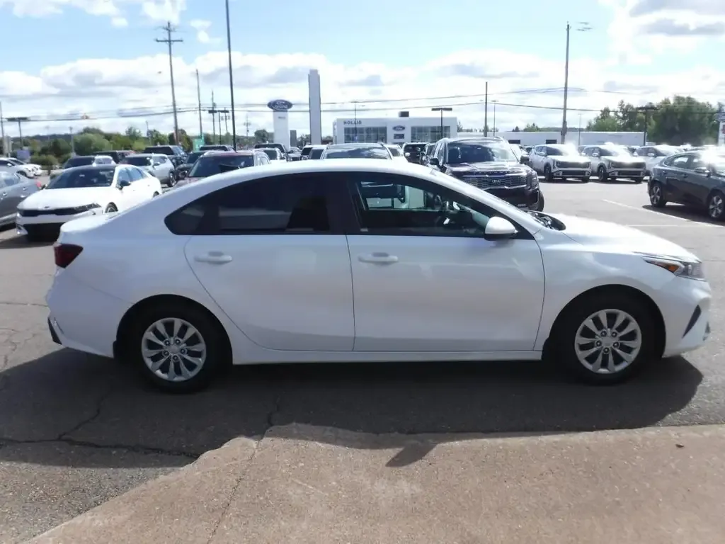 Kia Forte 2023 photo 4