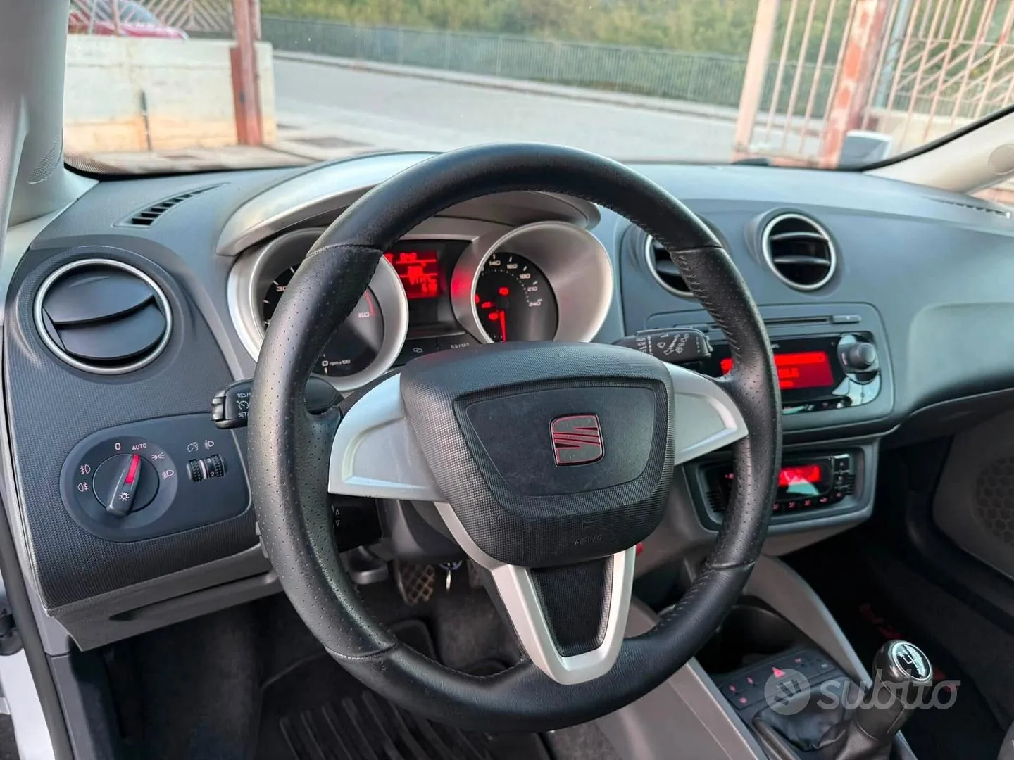 Seat Ibiza 2012 photo 3