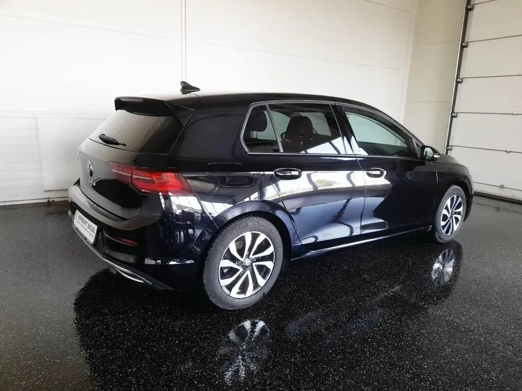 Volkswagen Golf 2022 photo 2
