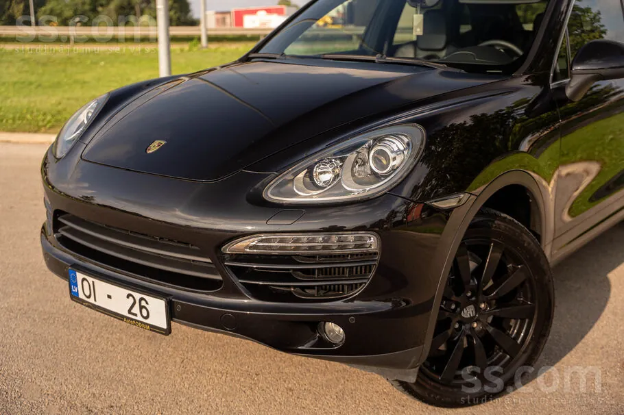 Porsche Cayenne 2011 photo 2