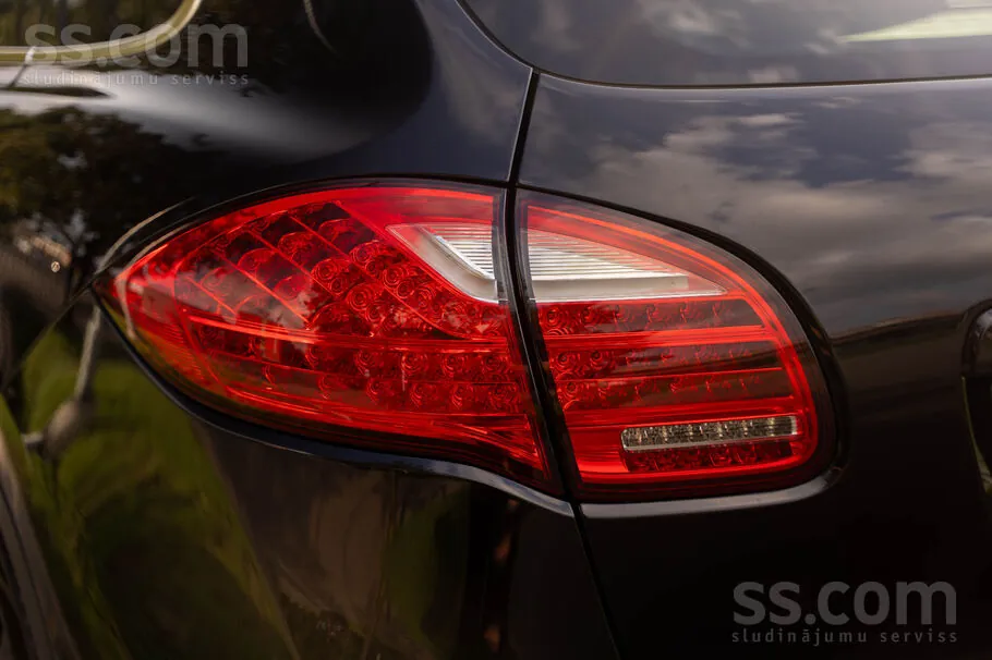 Porsche Cayenne 2011 photo 4