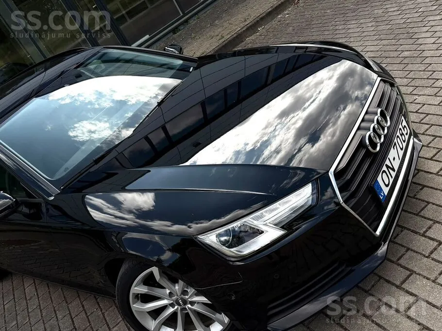 Audi A4 2018 photo 2