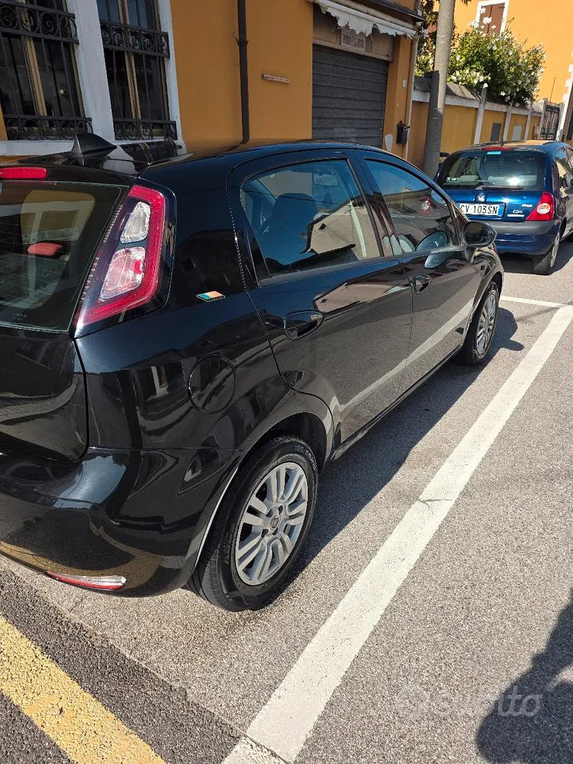 Fiat Grande Punto 2012 photo 4