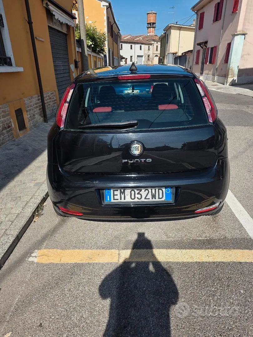 Fiat Grande Punto 2012 photo 2