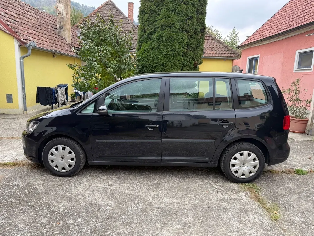 Volkswagen Touran 2014 photo 3