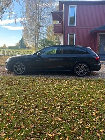Audi A4 2022 photo 2