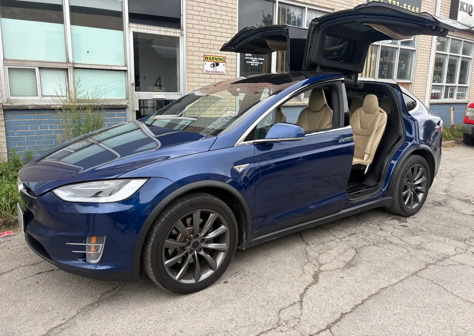 Tesla Model X 2016 photo 2