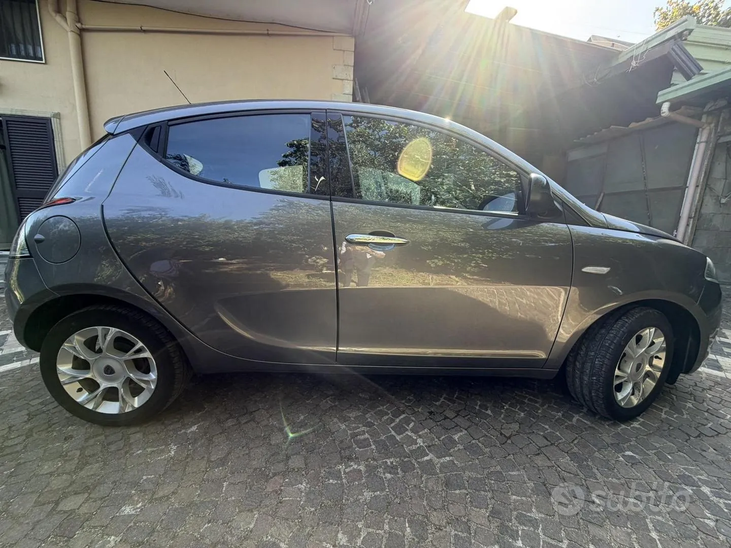 Lancia Ypsilon 2016 photo 2