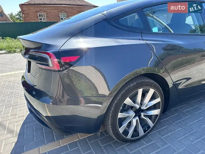 Tesla Model 3 2025 photo 2