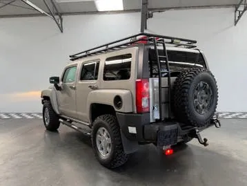 Hummer H3 2005 photo 2