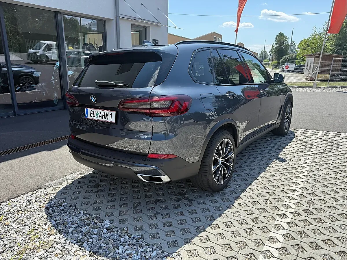 BMW X5 2021 photo 2