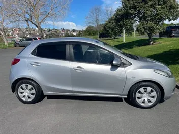 Mazda Demio 2010 photo 2