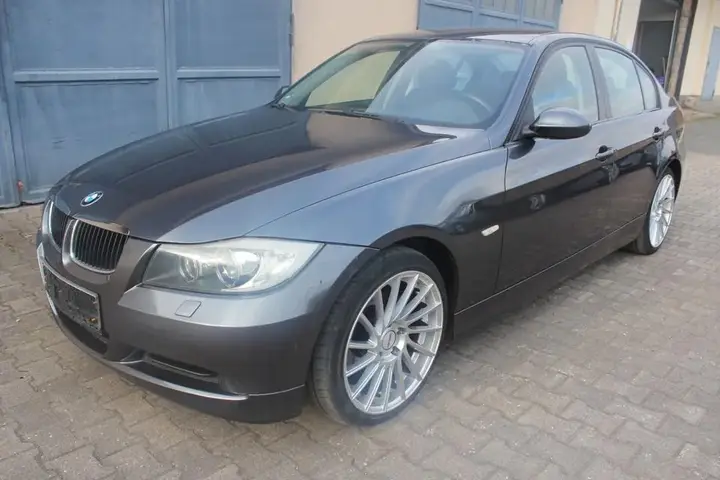 BMW 318I
