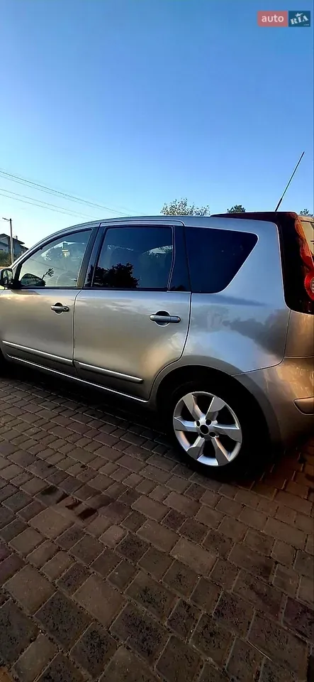 Nissan Note 2011 photo 5